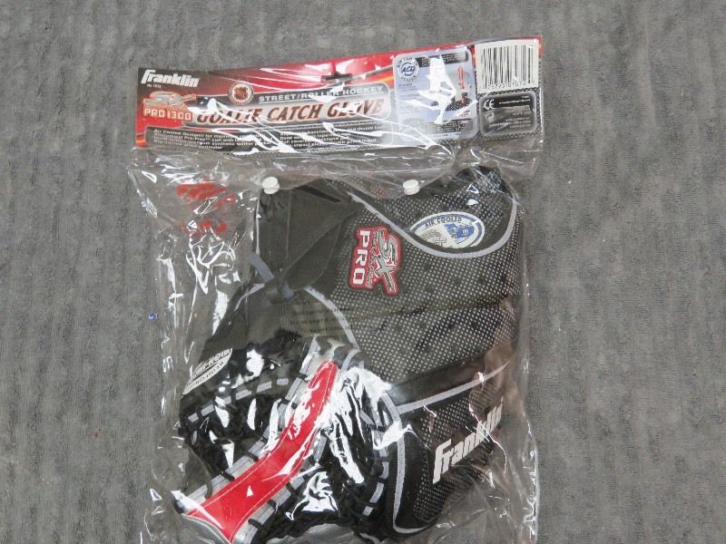 lot 65 image: Goalie Catch Glove