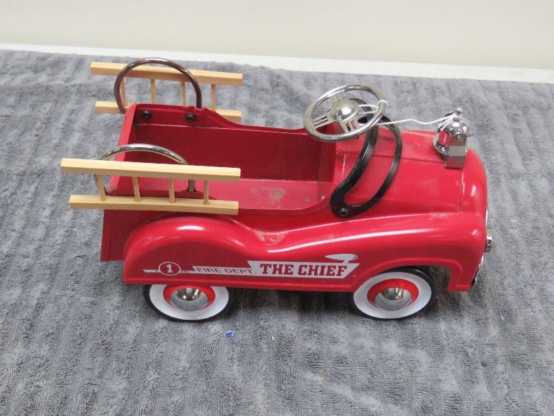 lot 73 image: Fire Engine