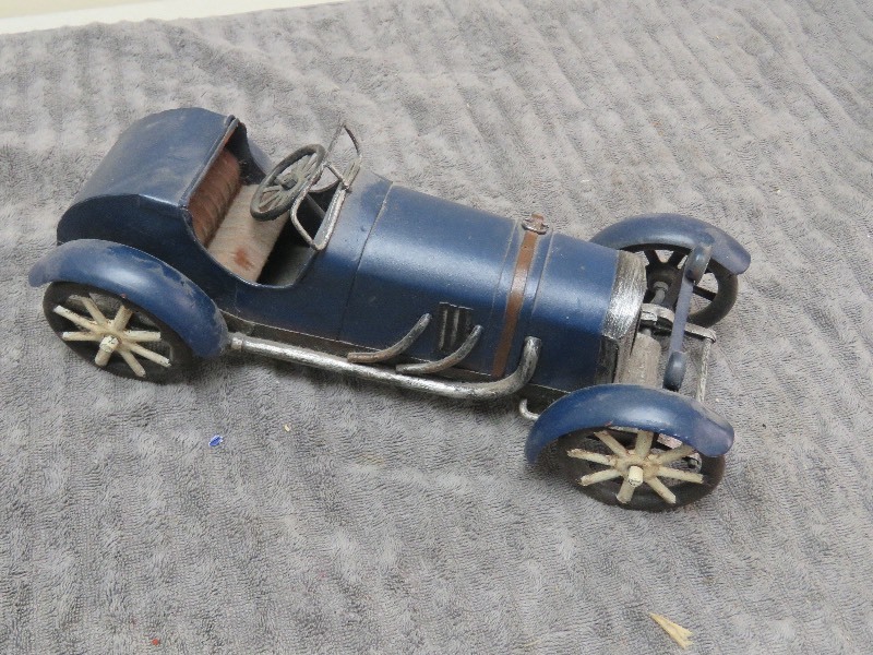 lot 74 image: Vintage Car