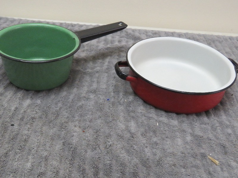 lot 76 image: Vintage Pans