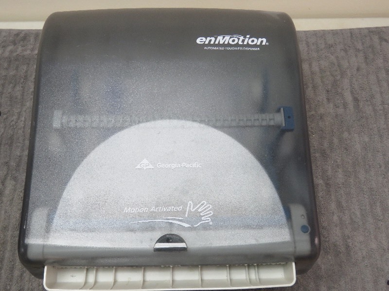 lot 77 image: Paper Toweltoilet paper dispensers
