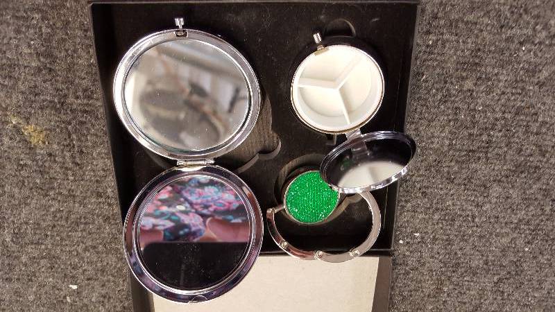 Ladies Green Crystal Purse Accessories