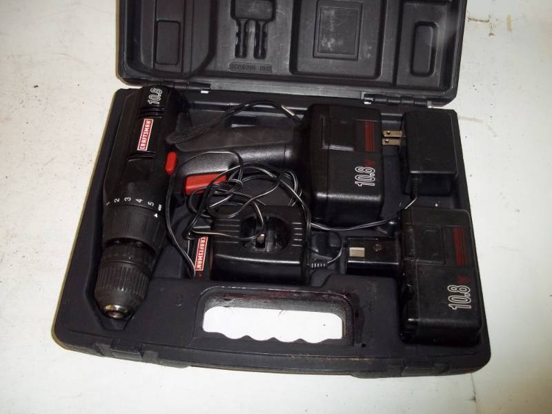 lot 14 image: Craftsman Cordless drill with charger, batteries and case 10.8 v