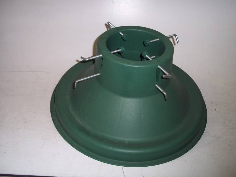 lot 16 image: Christmas tree stand