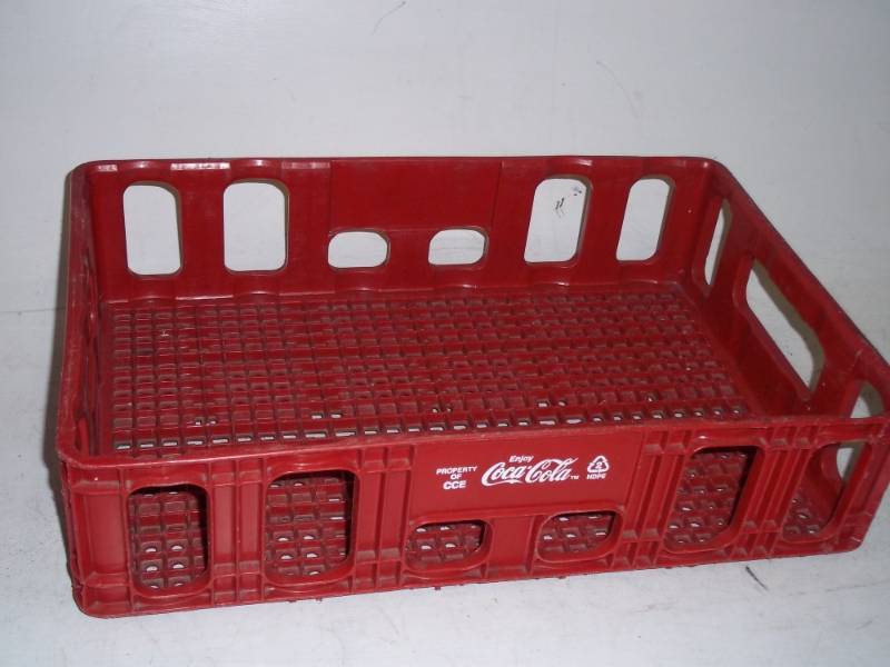 lot 18 image: Coca - Cola plastic crate
