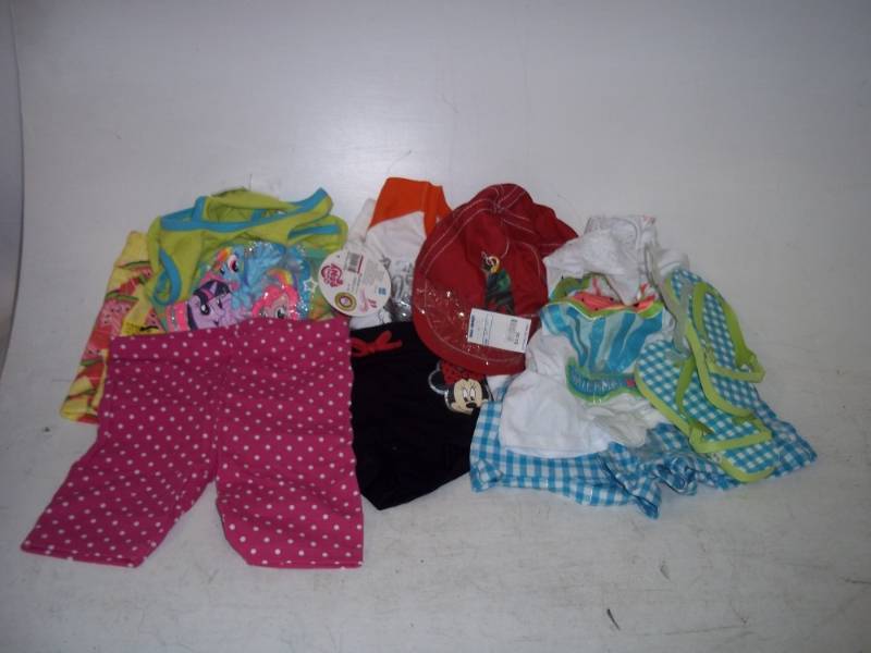 lot 21 image: Kids Clothes  3T