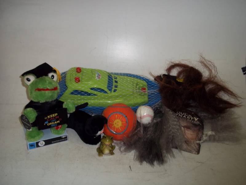 lot 20 image: Kids Toys