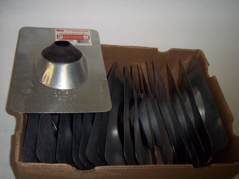 lot 32 image: 19 New Galvanized Roof Flashing