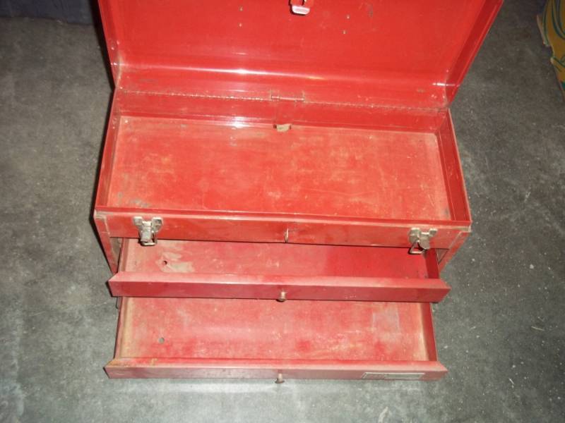 lot 33 image: Red Tool Box