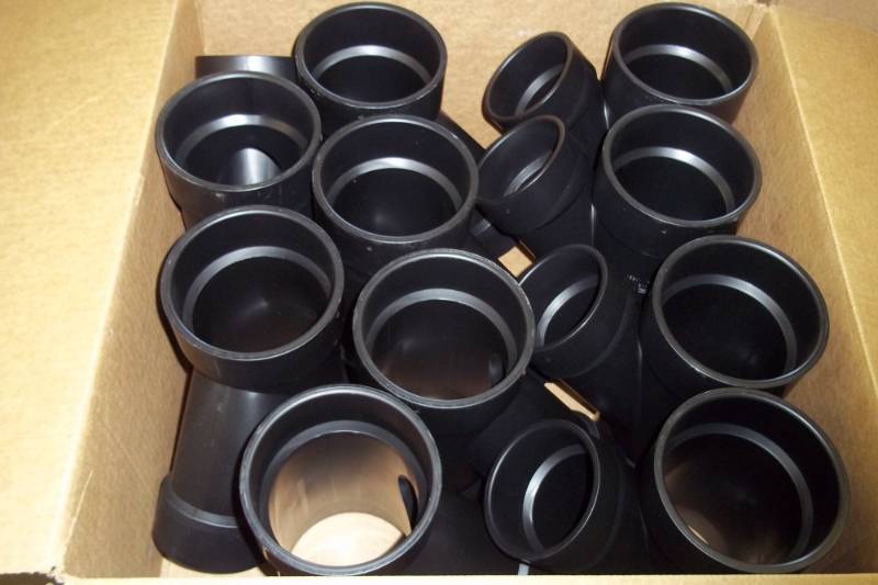 lot 42 image: New 4 x 4 x3 Black PVC Fittings
