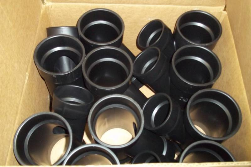 lot 43 image: New 4 x 4 x3 Black PVC Fittings