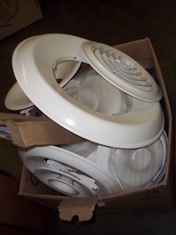 lot 67 image: New large box of assorted sizes of Duct diverters