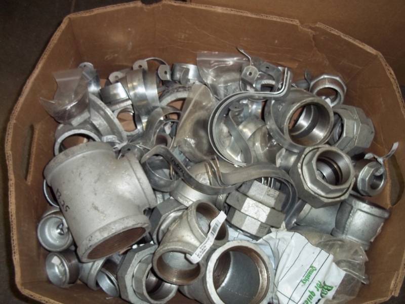 lot 70 image: Large box of Galvanized fittings
