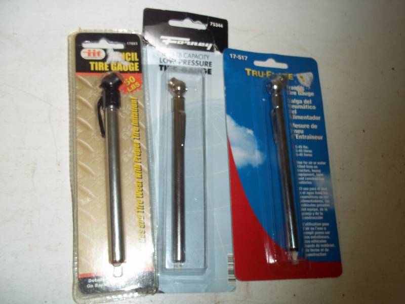 lot 77 image: New 3 Tire Gauge