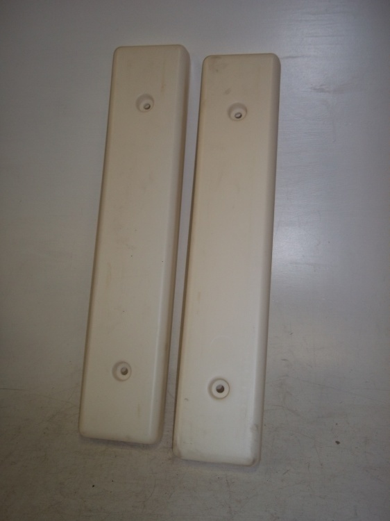 lot 88 image: Pair of New Dock Cushions 4.5 x 24