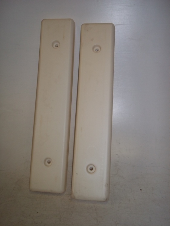 lot 89 image: Pair of New Dock Cushions 4.5 x 24