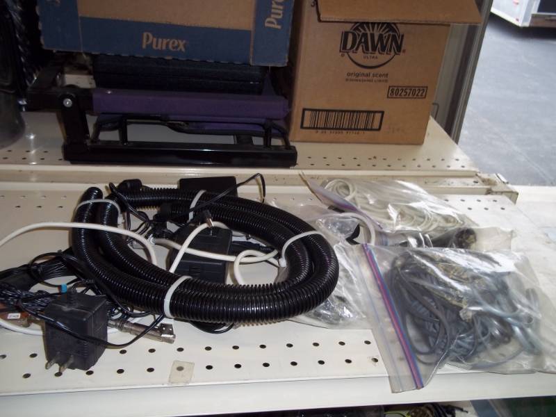 lot 95 image: Assorted Electronic Cables and Supplies