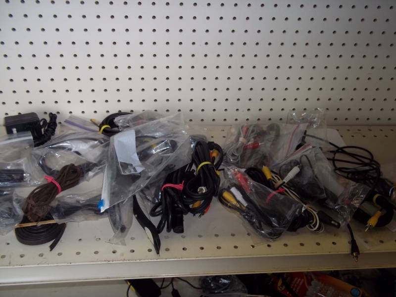 lot 98 image: Assorted Electronic Cables and Supplies
