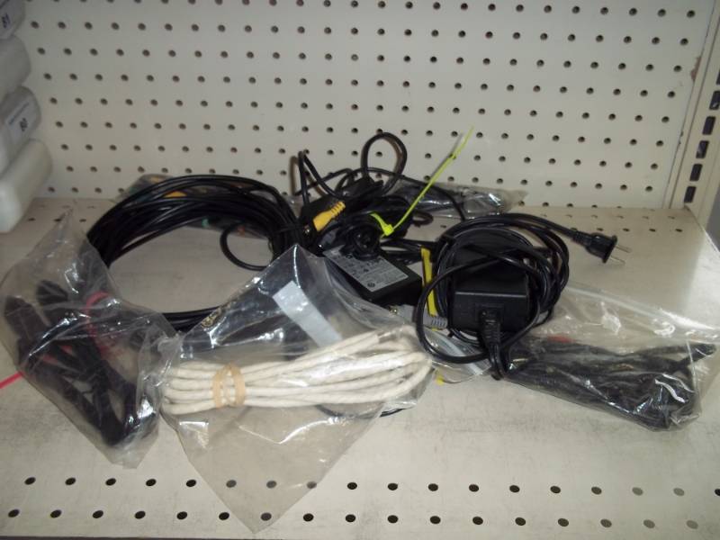 lot 99 image: Assorted Electronic Cables and Supplies