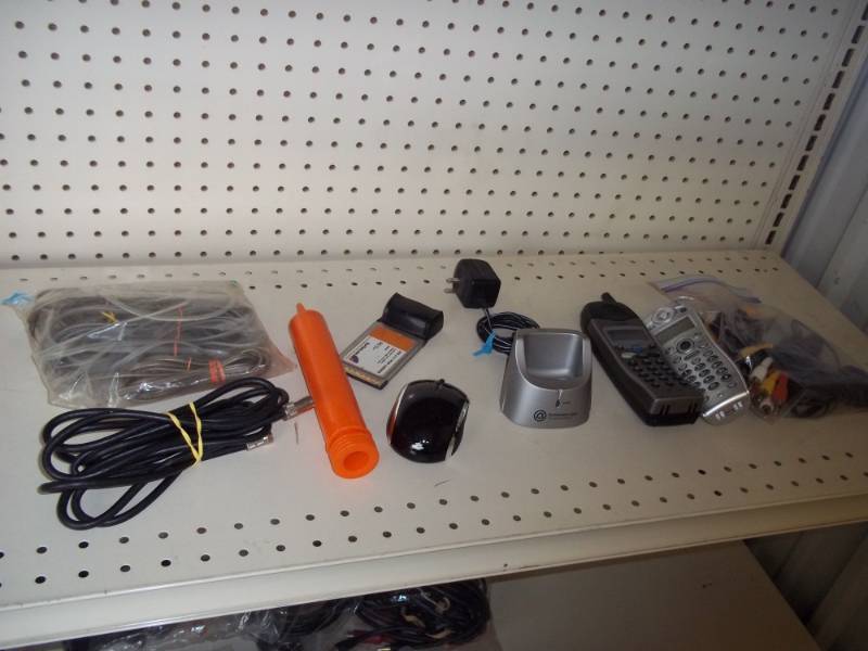 lot 100 image: Assorted Electronic Cables and Supplies
