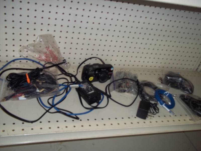 lot 103 image: Assorted Electronic Cables and Supplies