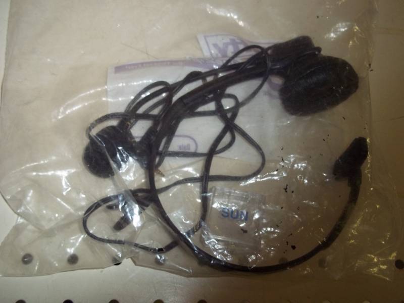 lot 111 image: Computer Headphone with Mic
