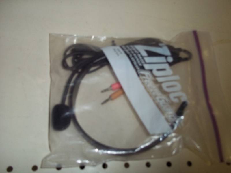 lot 113 image: Computer Headphone with Mic