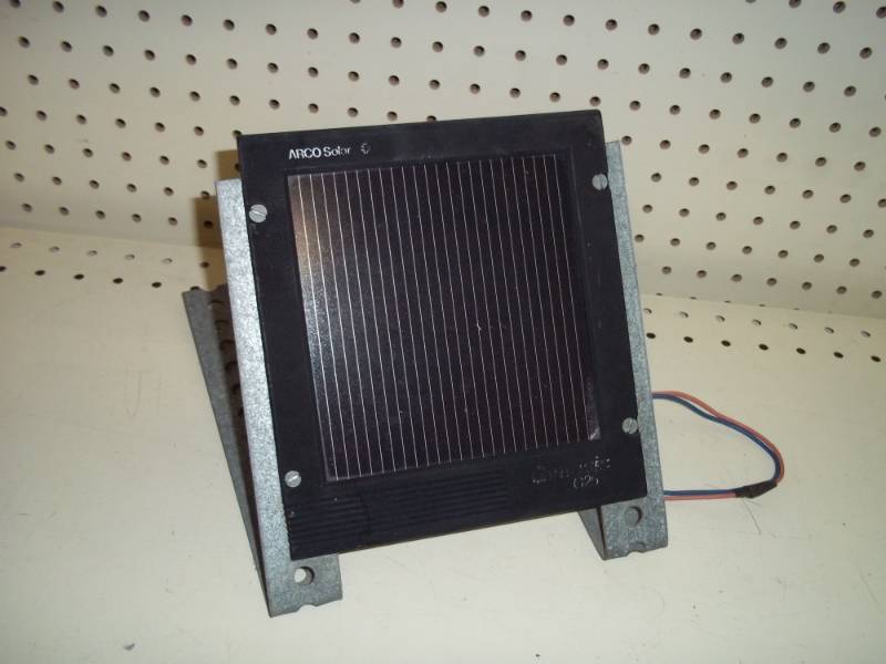 lot 144 image: Solar Trickle Charger