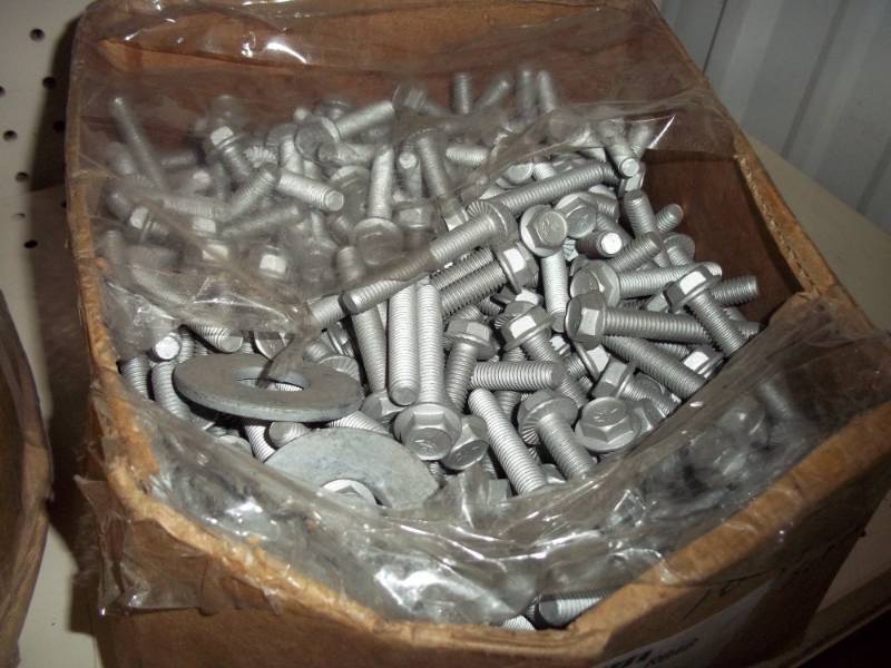 lot 151 image: New Galvanized  Stitch Screws 2.5 in   Box of 393