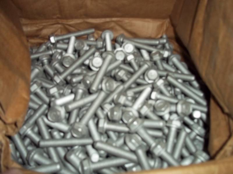 lot 153 image: New Galvanized  Stitch Screws 2.5 in   Box of 642