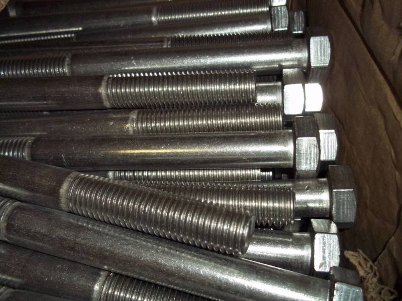 lot 155 image: New Stainless Bolts 34x8.5 in Box of 90
