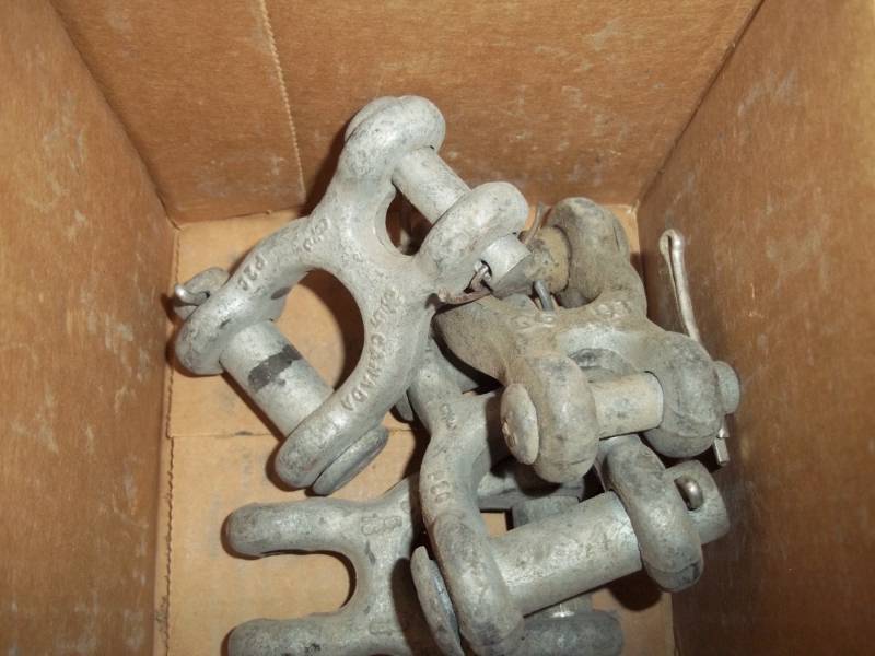 lot 159 image: New 516 x 38 clevis Box of 4