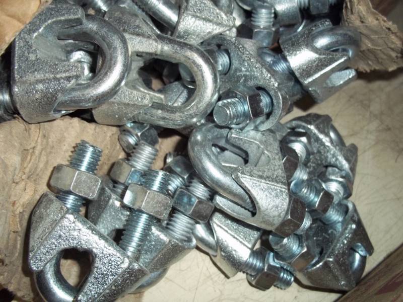 lot 165 image: New zinc 12 wire rope clamps Box of 41