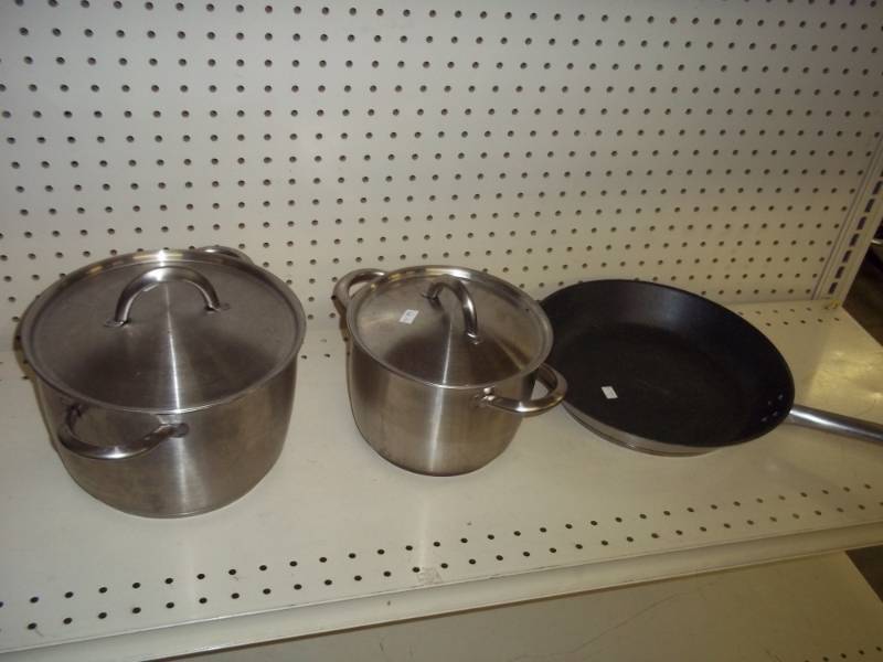 lot 170 image: Set of 2 Stock Pots and Fry Pan