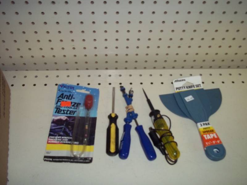 lot 177 image: Anti freeze tester, screw driver, putty knives