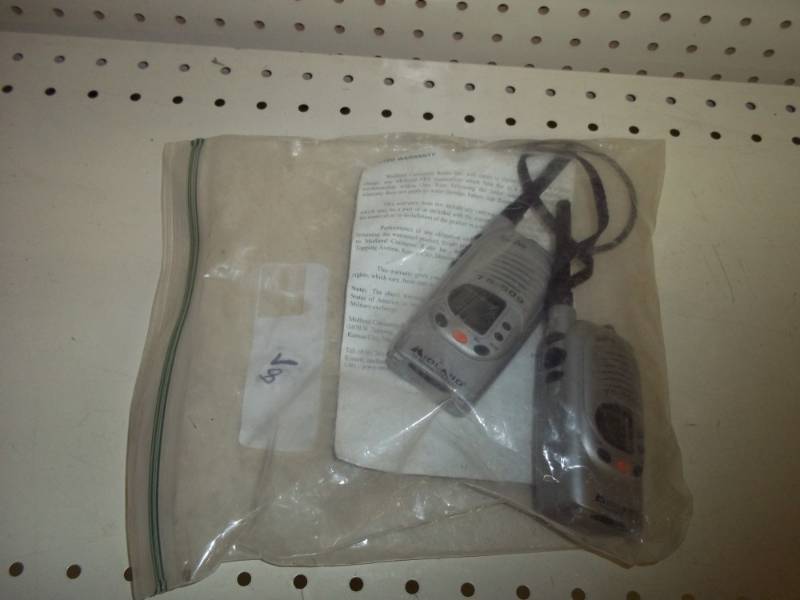 lot 200 image: Walkie Talkie