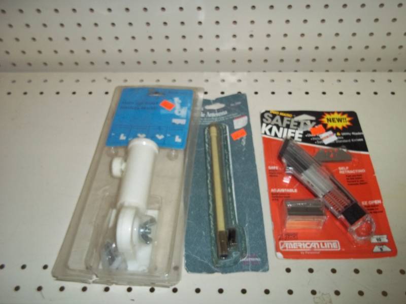 lot 204 image: Safety Knife set, Flag pole holder, Antenna