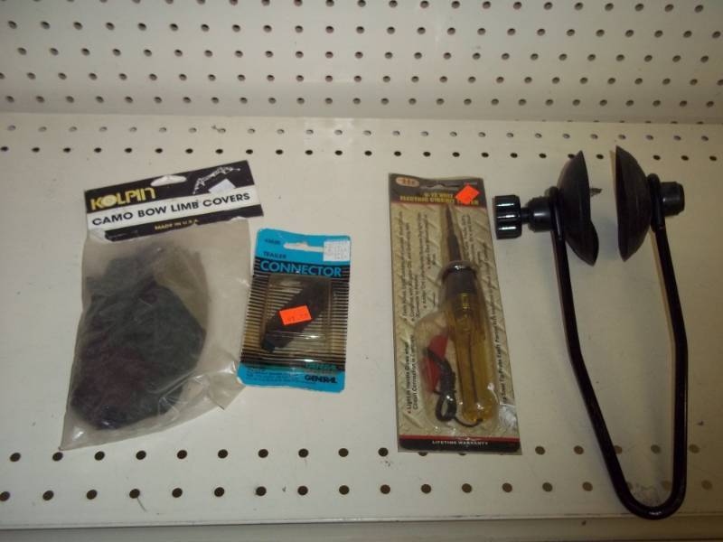 lot 205 image: Motor Flush muffs, tester, camo cover, trailer connector