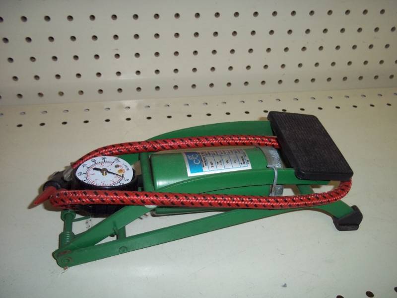 lot 207 image: Air Pump