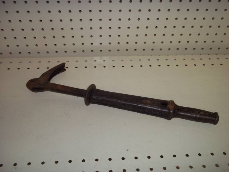 lot 211 image: Vintage Nail Puller