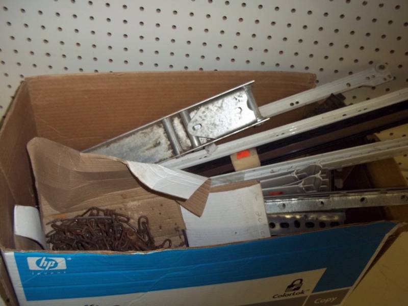 lot 219 image: Box of metal shelving brackets and chain