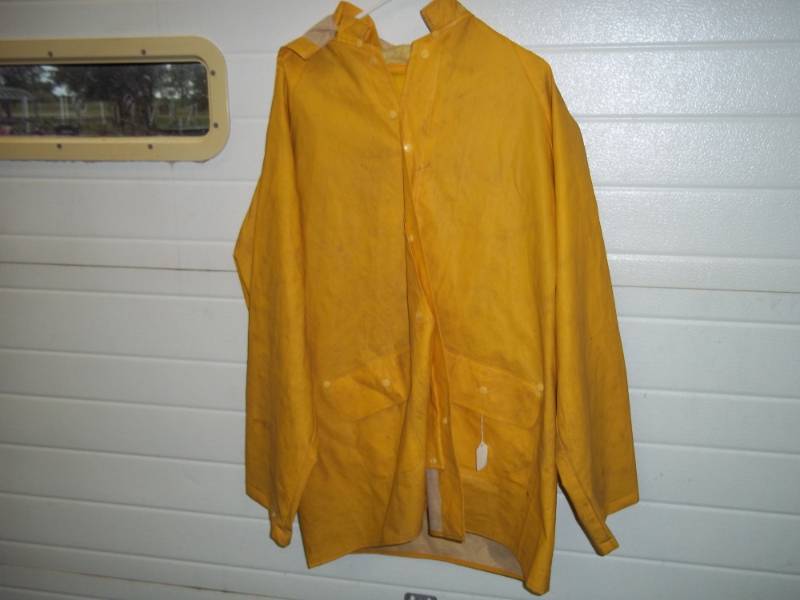 lot 221 image: Rain Suit XL