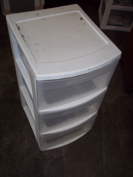 lot 239 image: Sterlite 3 drawer cabinet 12x14x24