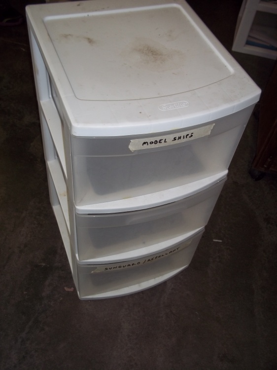 lot 240 image: Sterlite 3 drawer cabinet 12x14x24