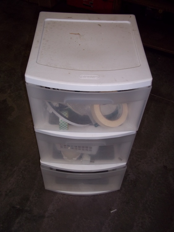 lot 242 image: Sterlite 3 drawer cabinet 12x14x24 wsupplies