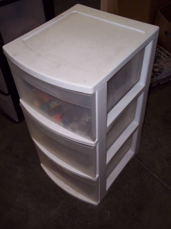 lot 257 image: Sterlite 3 drawer cabinet 12x14x24 wsupplies