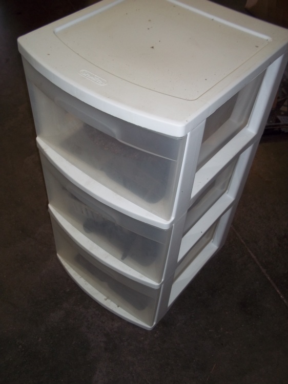 lot 259 image: Sterlite 3 drawer cabinet 12x14x24 wsupplies
