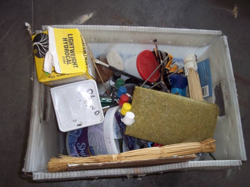 lot 296 image: Container of Misc craft supplies