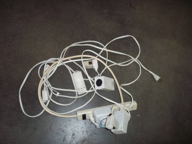 lot 320 image: Extension Cords with timers
