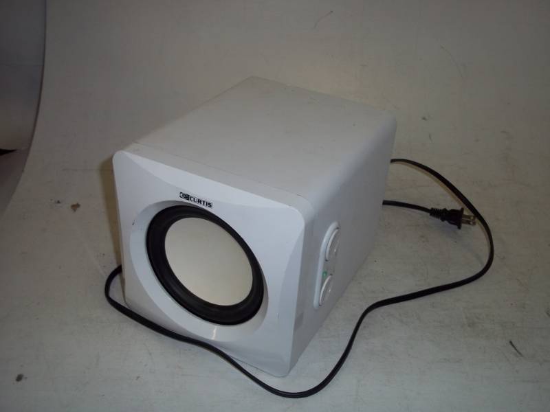 lot 8 image: Powered Speaker
